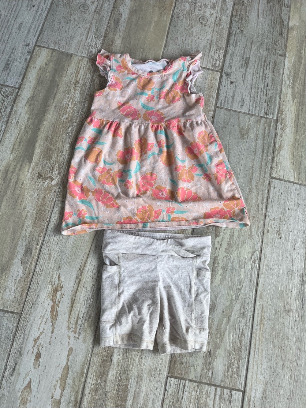 ☀️2/10$☀️ Girls Pink Floral Dress & Cream Shorts Set